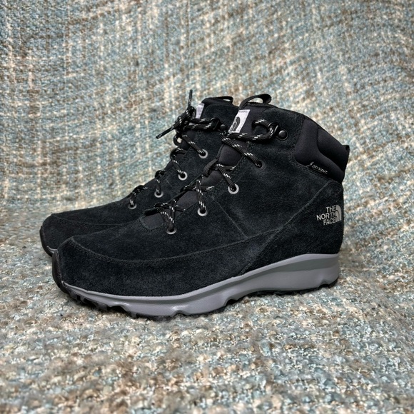 The North Face Youth Back-To-Berkeley Waterproof Hiker in TNF Black/Griffin Grey - Picture 2 of 10